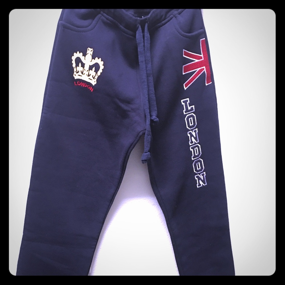 Tracksuit kids Sz 11/12-RESERVED